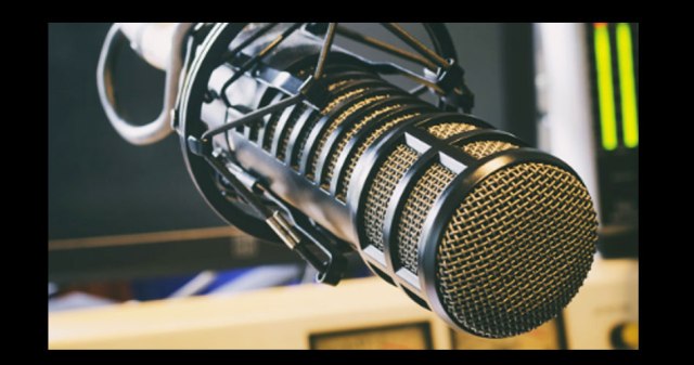Foto notícia Rádio volta a mostrar força e vira canal crucial de informação durante apagão na Europa