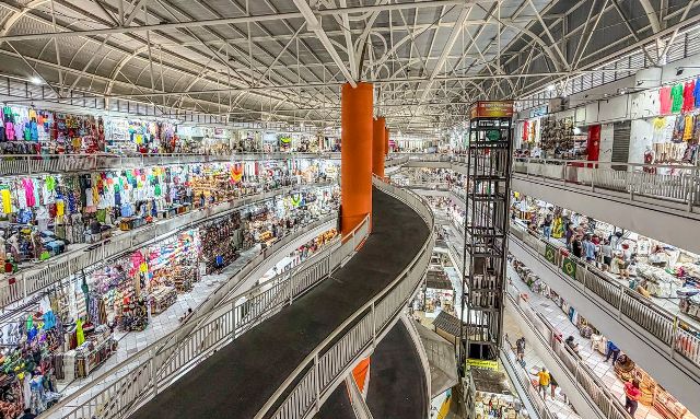 Foto notícia Acordo regulamenta trabalho no comércio em feriados